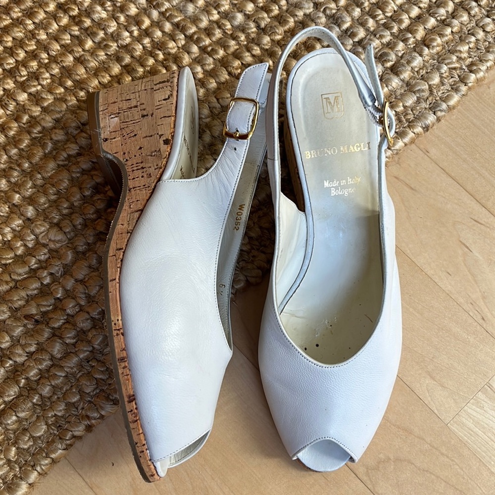 Vintage Bruno Magli white leather slingback heels with cork soles, size 6.5 C - Picture 11 of 11